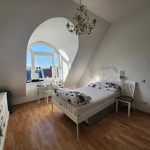  Privatunterkunft One Private Available In A Two In Tegel,